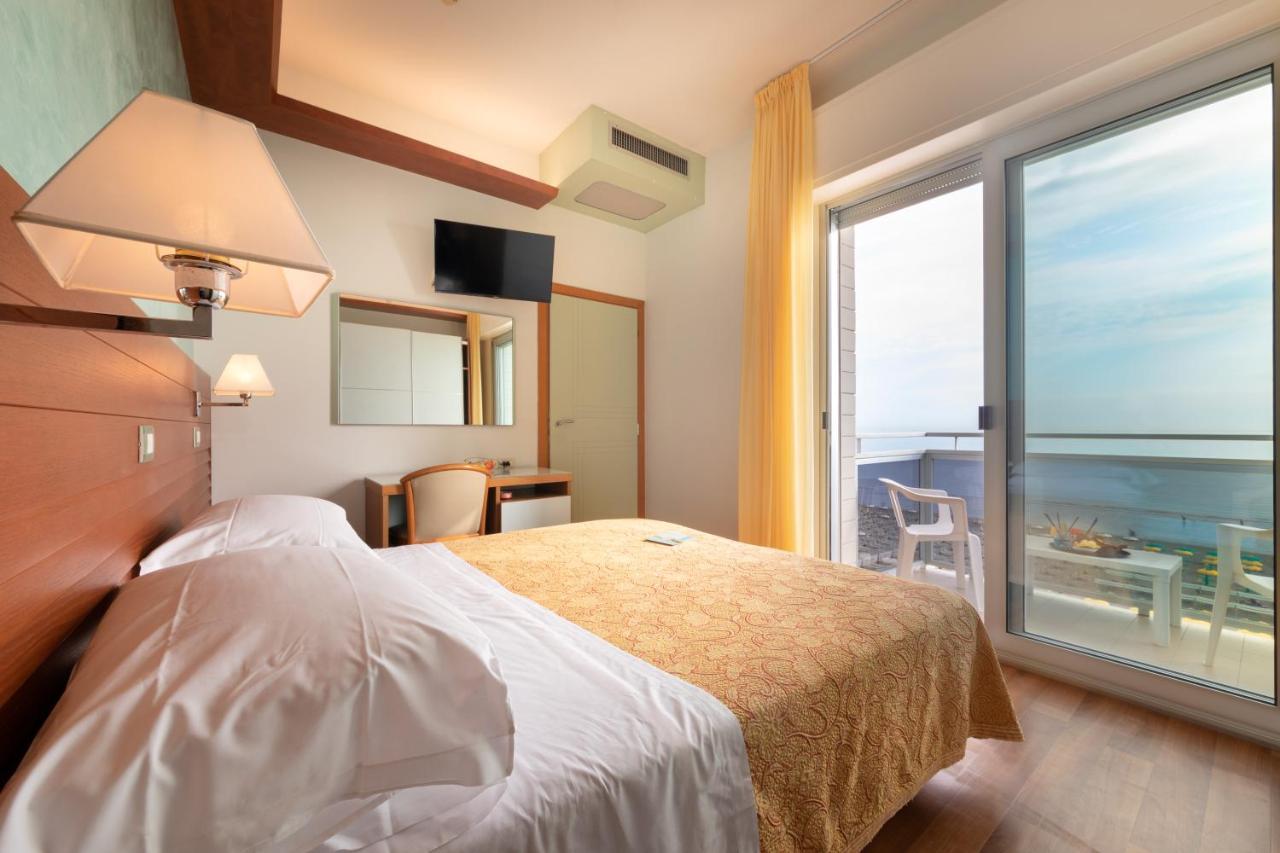 Hotel Margareth Riccione Exterior foto