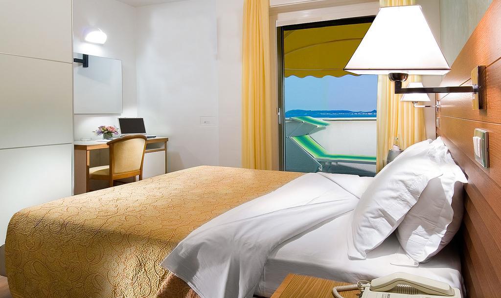Hotel Margareth Riccione Exterior foto