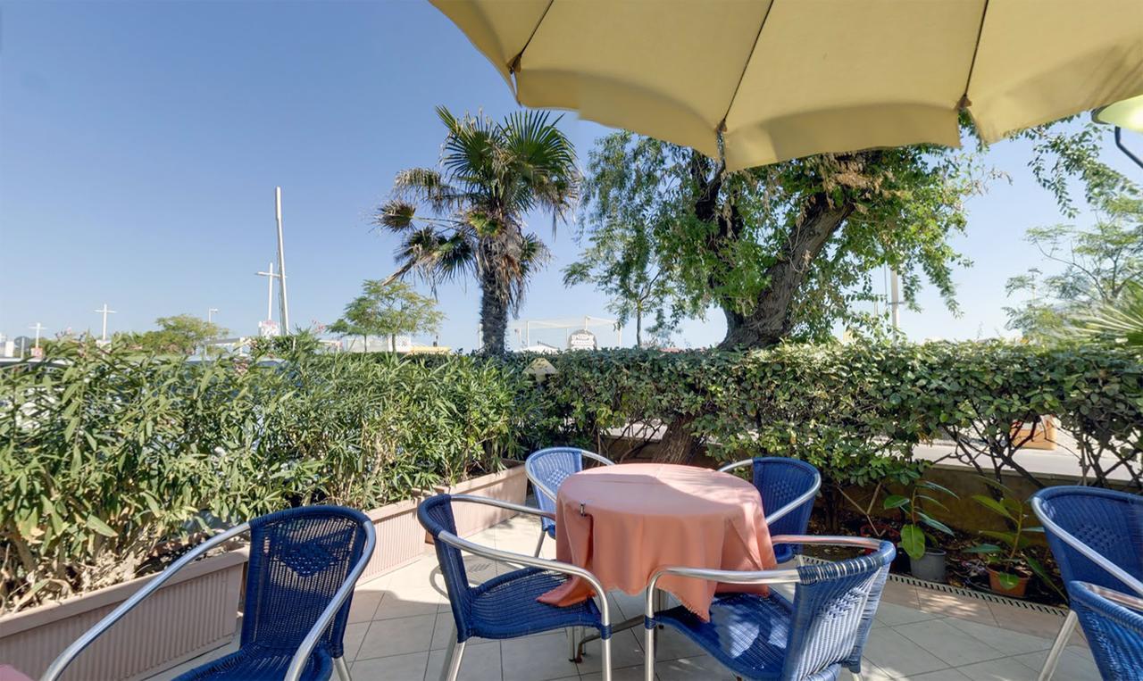 Hotel Margareth Riccione Exterior foto