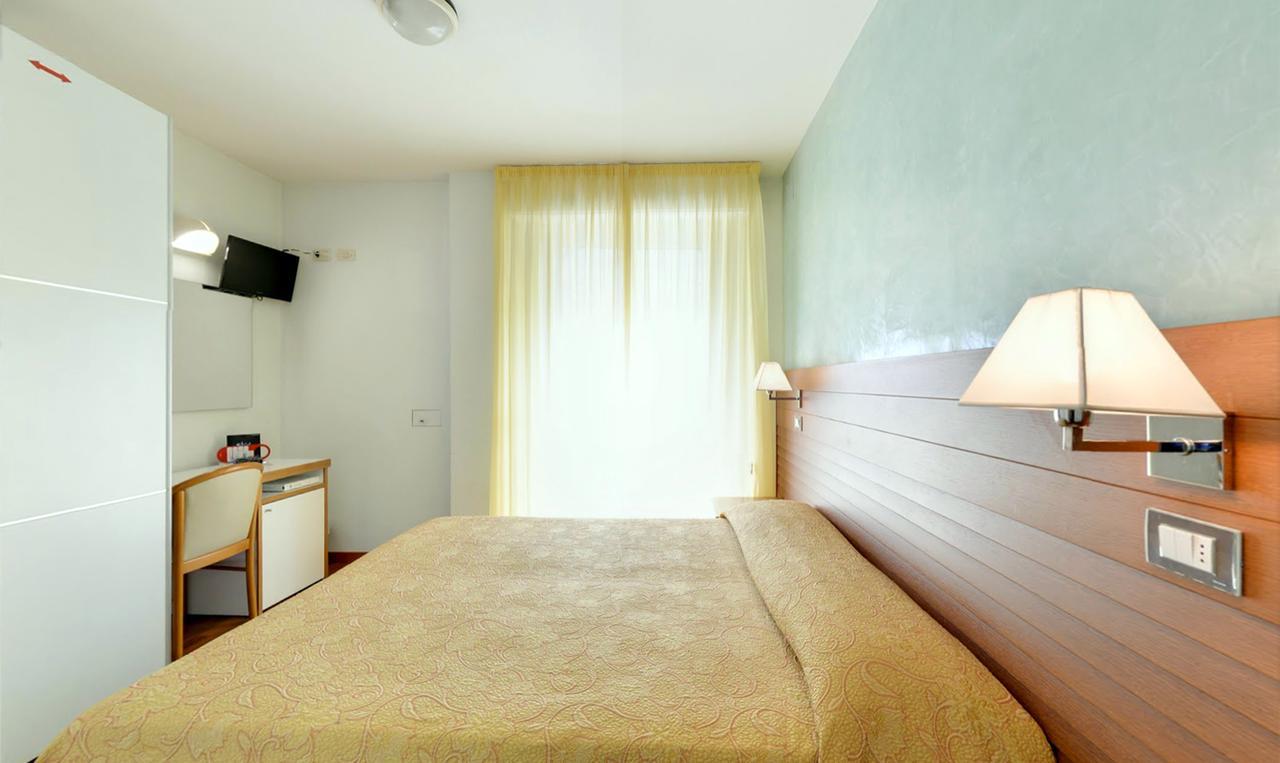 Hotel Margareth Riccione Exterior foto